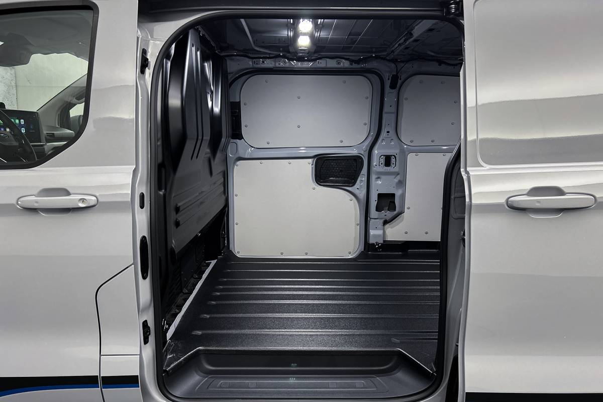 Ford  Ford E-Custom 340 L2 71KWh Sport | 2x schuifdeur | 3-zitplaatsen | Stoelverwarming