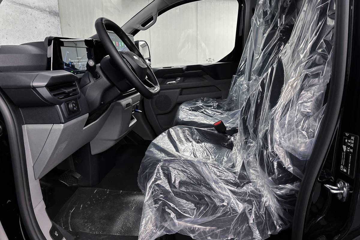 Ford  Ford E-Custom 340 L2 71KWh Sport | 2x schuifdeur | 3-zitplaatsen | Stoelverwarming