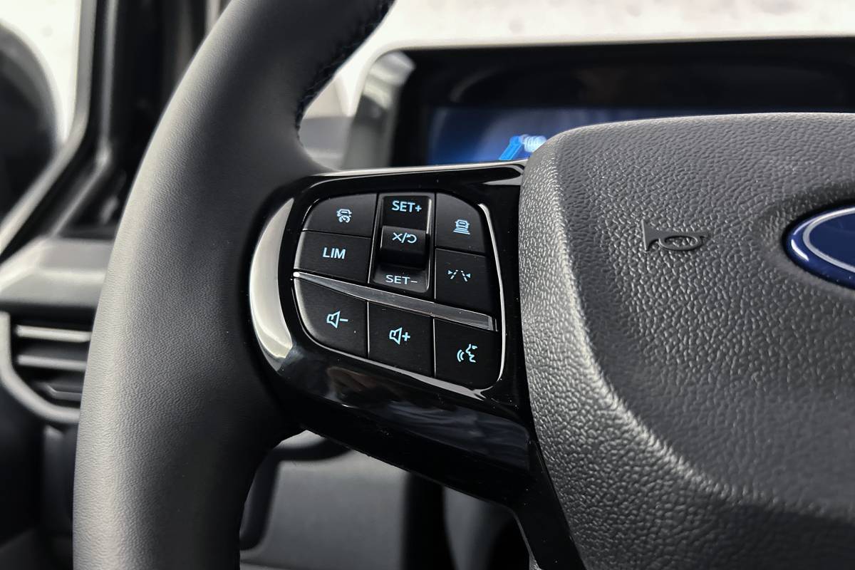 Ford  Ford E-Custom 340 L2 71KWh Sport | 2x schuifdeur | 3-zitplaatsen | Stoelverwarming