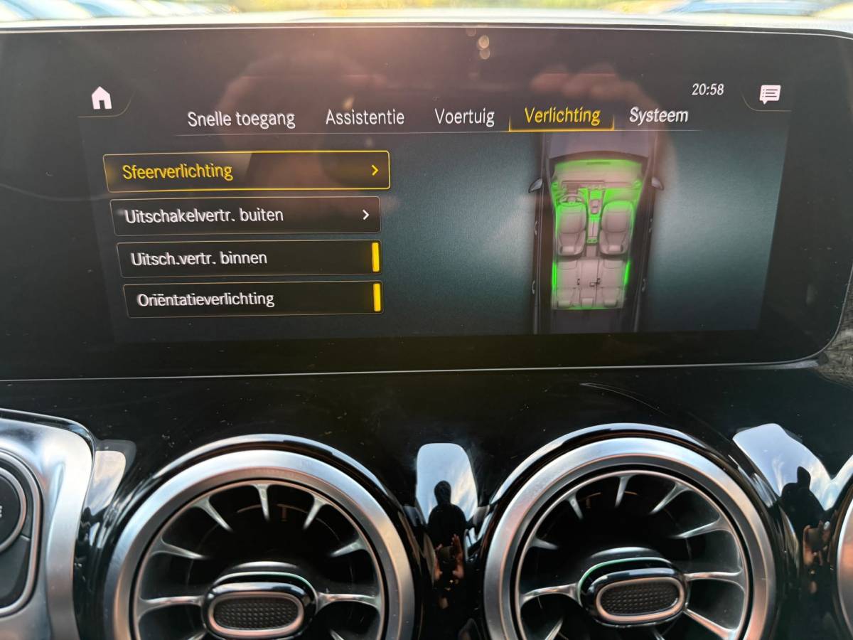 Mercedes-Benz GLB Mercedes-Benz GLB 200 D / Grijs kenteken / AMG Line