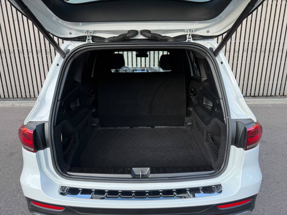 Mercedes-Benz GLB Mercedes-Benz GLB 200 D / Grijs kenteken / AMG Line