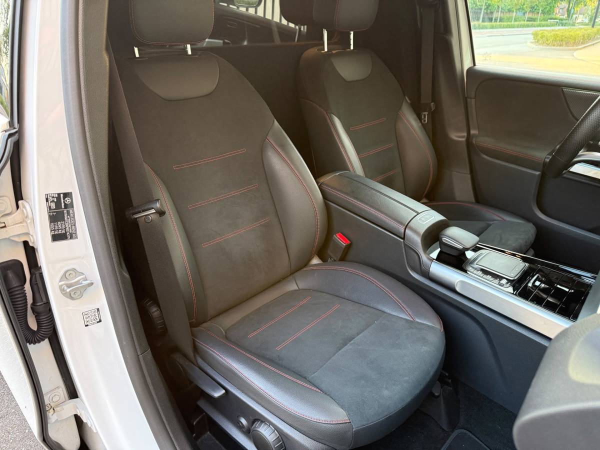 Mercedes-Benz GLB Mercedes-Benz GLB 200 D / Grijs kenteken / AMG Line