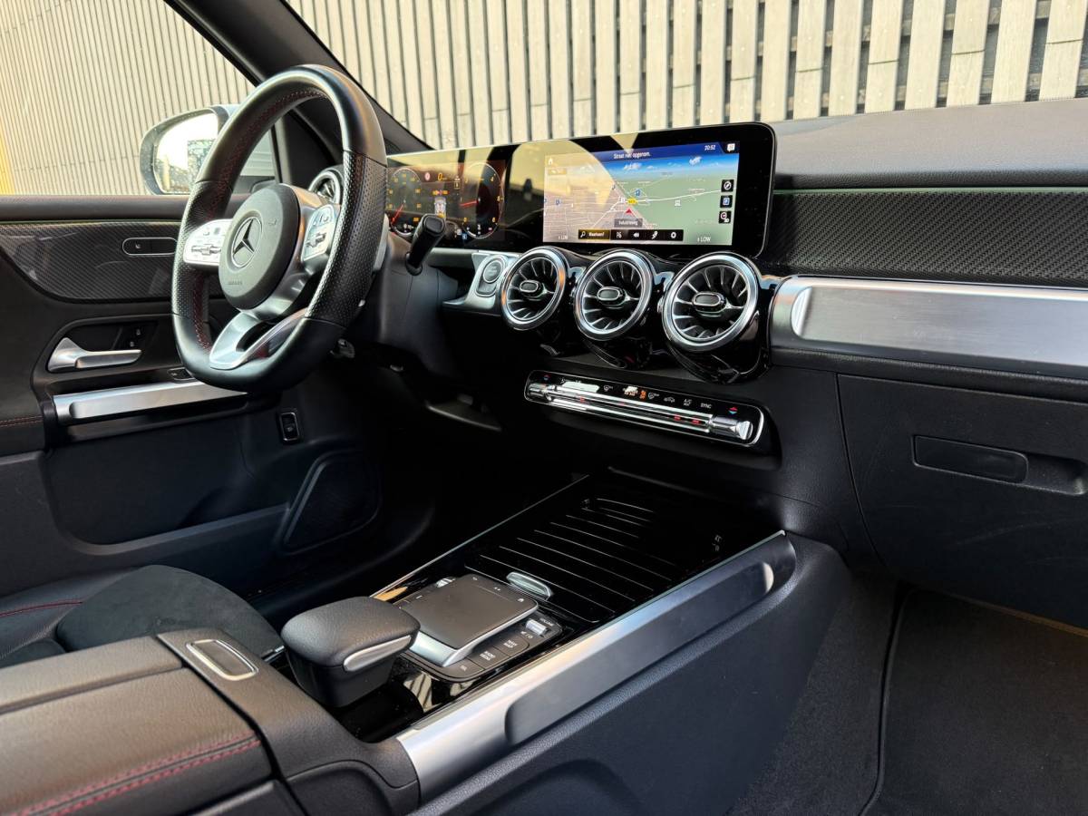Mercedes-Benz GLB Mercedes-Benz GLB 200 D / Grijs kenteken / AMG Line