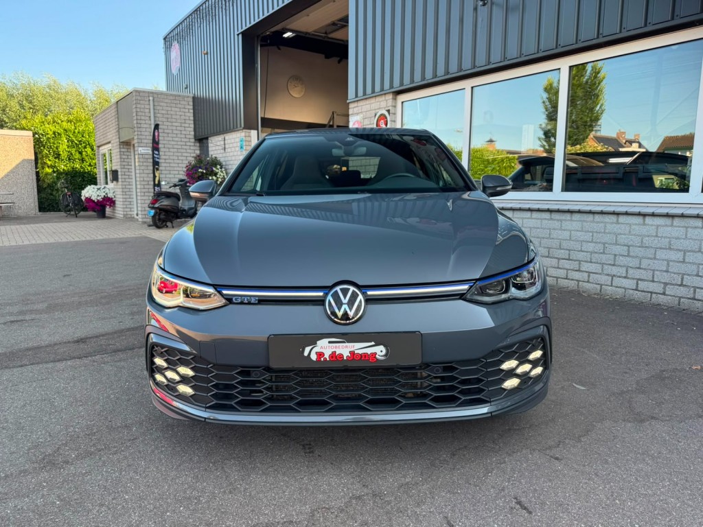 Volkswagen Golf Volkswagen Golf 1.4 GTE SOH 97% IQ-light Mistlampen Blindspot Sfeerverlichting Stoelverwarming Carplay Erg netjes!