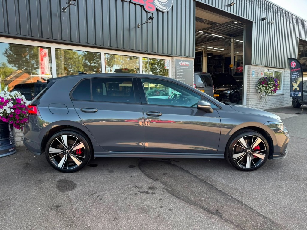 Volkswagen Golf Volkswagen Golf 1.4 GTE SOH 97% IQ-light Mistlampen Blindspot Sfeerverlichting Stoelverwarming Carplay Erg netjes!