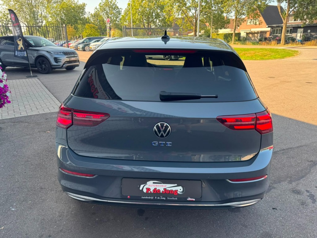 Volkswagen Golf Volkswagen Golf 1.4 GTE SOH 97% IQ-light Mistlampen Blindspot Sfeerverlichting Stoelverwarming Carplay Erg netjes!
