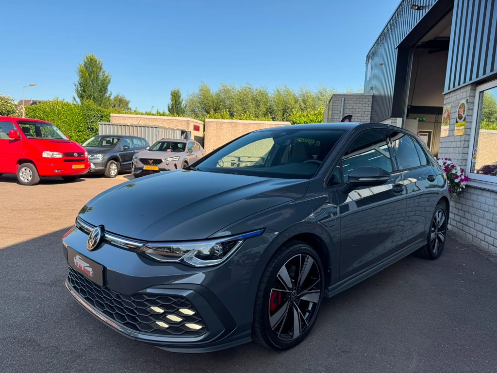 Volkswagen Golf Volkswagen Golf 1.4 GTE SOH 97% IQ-light Mistlampen Blindspot Sfeerverlichting Stoelverwarming Carplay Erg netjes!