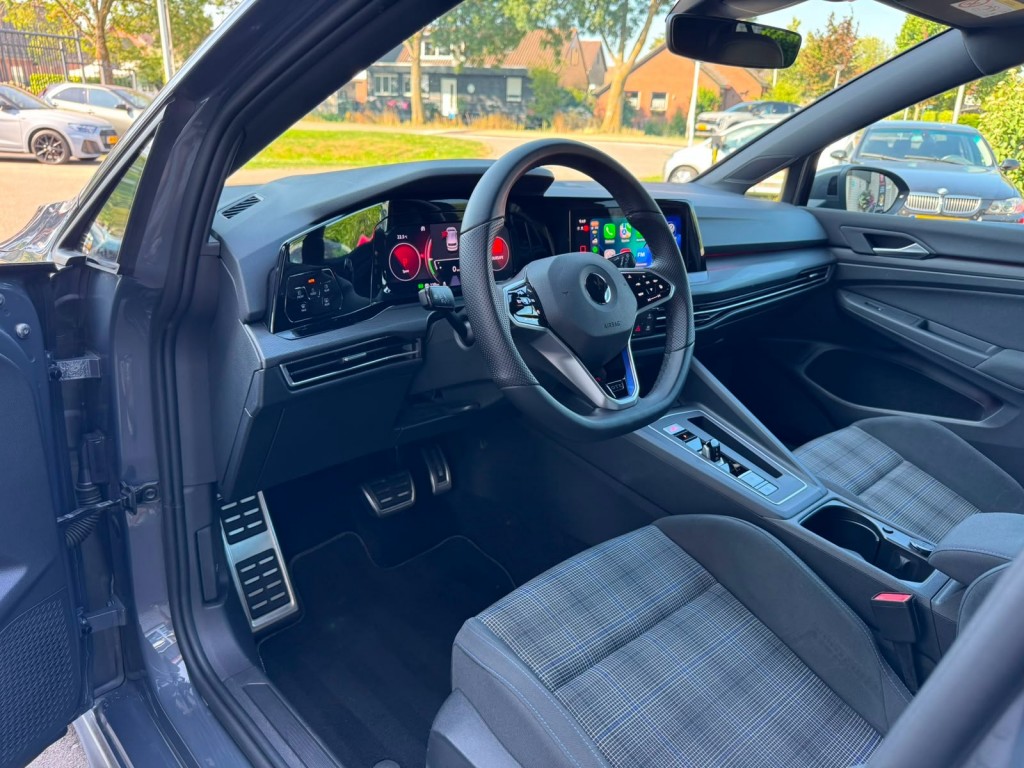 Volkswagen Golf Volkswagen Golf 1.4 GTE SOH 97% IQ-light Mistlampen Blindspot Sfeerverlichting Stoelverwarming Carplay Erg netjes!