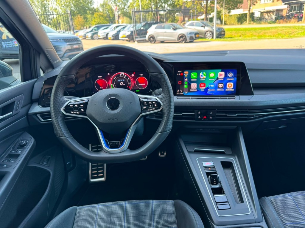 Volkswagen Golf Volkswagen Golf 1.4 GTE SOH 97% IQ-light Mistlampen Blindspot Sfeerverlichting Stoelverwarming Carplay Erg netjes!
