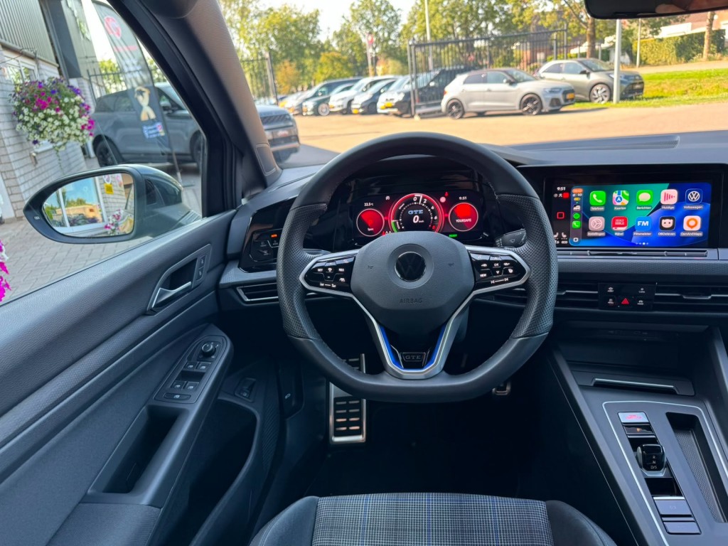 Volkswagen Golf Volkswagen Golf 1.4 GTE SOH 97% IQ-light Mistlampen Blindspot Sfeerverlichting Stoelverwarming Carplay Erg netjes!