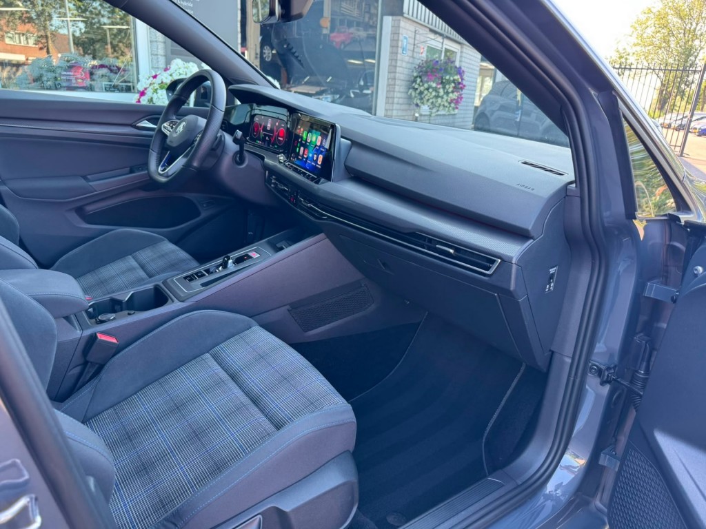 Volkswagen Golf Volkswagen Golf 1.4 GTE SOH 97% IQ-light Mistlampen Blindspot Sfeerverlichting Stoelverwarming Carplay Erg netjes!