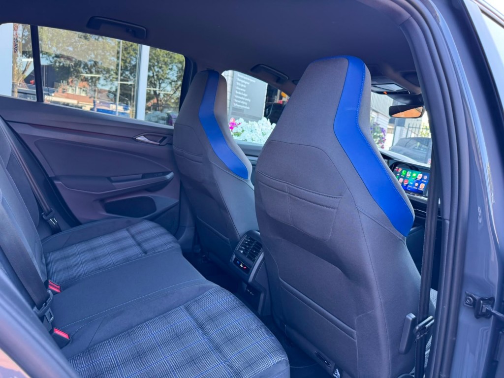 Volkswagen Golf Volkswagen Golf 1.4 GTE SOH 97% IQ-light Mistlampen Blindspot Sfeerverlichting Stoelverwarming Carplay Erg netjes!
