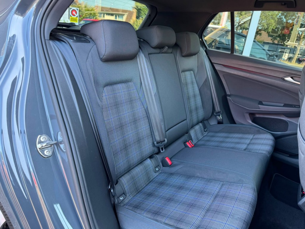 Volkswagen Golf Volkswagen Golf 1.4 GTE SOH 97% IQ-light Mistlampen Blindspot Sfeerverlichting Stoelverwarming Carplay Erg netjes!