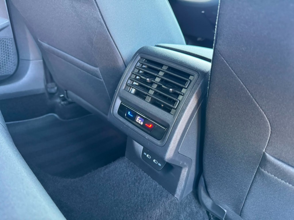 Volkswagen Golf Volkswagen Golf 1.4 GTE SOH 97% IQ-light Mistlampen Blindspot Sfeerverlichting Stoelverwarming Carplay Erg netjes!