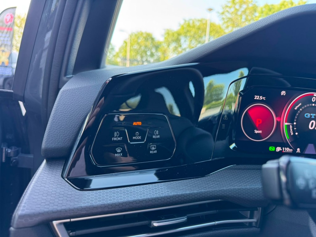 Volkswagen Golf Volkswagen Golf 1.4 GTE SOH 97% IQ-light Mistlampen Blindspot Sfeerverlichting Stoelverwarming Carplay Erg netjes!