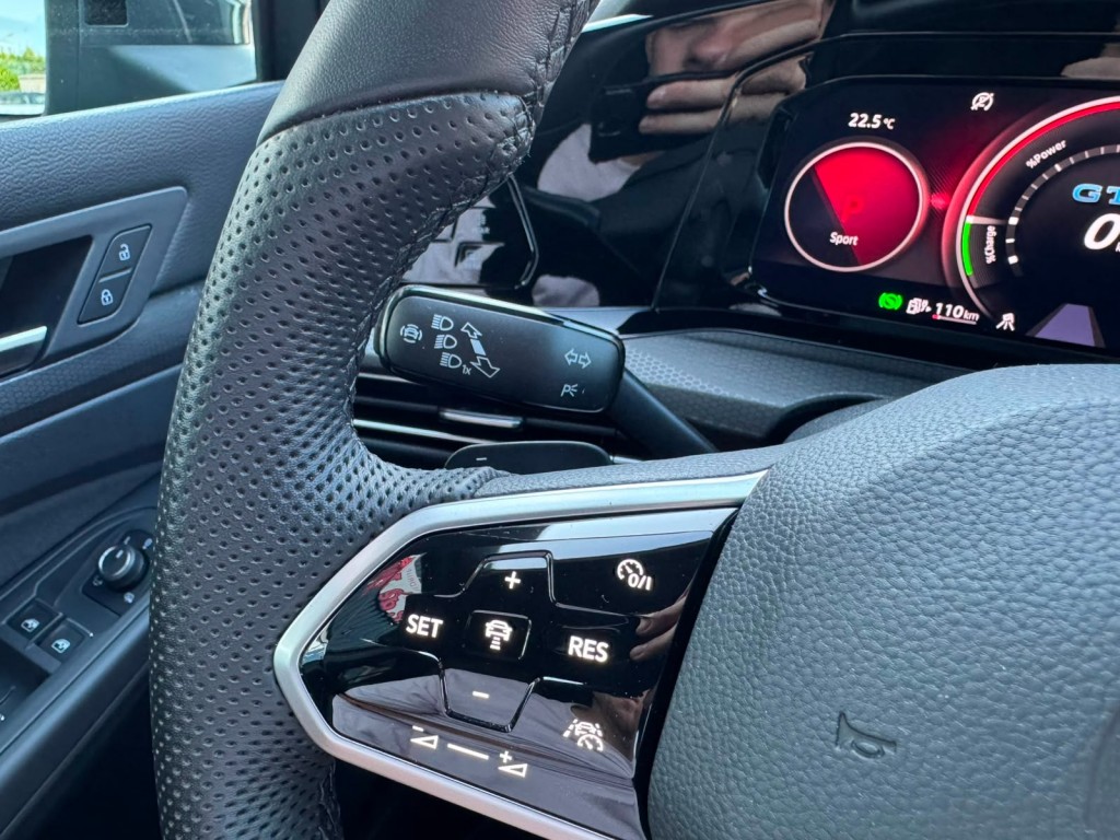 Volkswagen Golf Volkswagen Golf 1.4 GTE SOH 97% IQ-light Mistlampen Blindspot Sfeerverlichting Stoelverwarming Carplay Erg netjes!