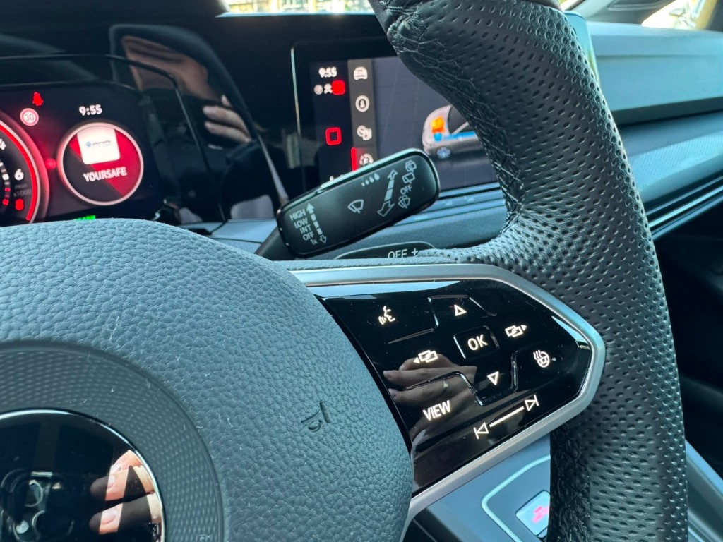 Volkswagen Golf Volkswagen Golf 1.4 GTE SOH 97% IQ-light Mistlampen Blindspot Sfeerverlichting Stoelverwarming Carplay Erg netjes!