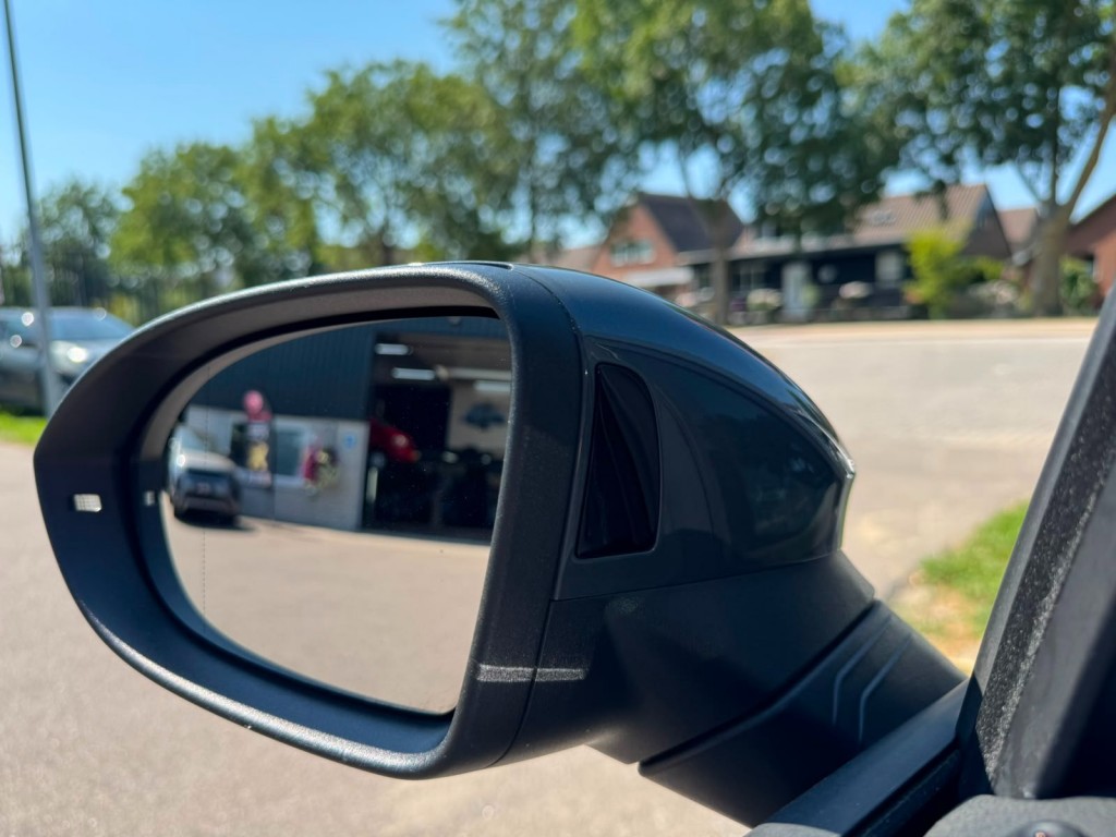 Volkswagen Golf Volkswagen Golf 1.4 GTE SOH 97% IQ-light Mistlampen Blindspot Sfeerverlichting Stoelverwarming Carplay Erg netjes!