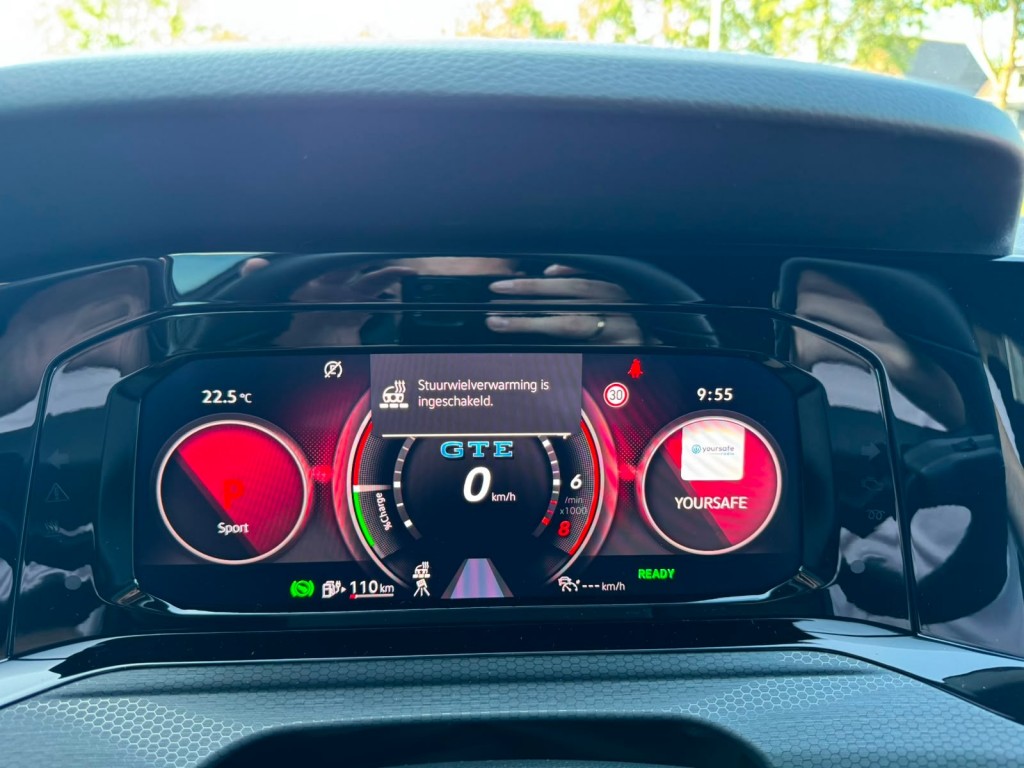 Volkswagen Golf Volkswagen Golf 1.4 GTE SOH 97% IQ-light Mistlampen Blindspot Sfeerverlichting Stoelverwarming Carplay Erg netjes!