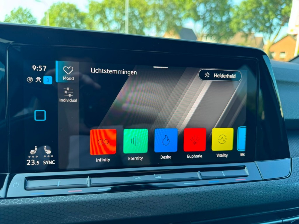 Volkswagen Golf Volkswagen Golf 1.4 GTE SOH 97% IQ-light Mistlampen Blindspot Sfeerverlichting Stoelverwarming Carplay Erg netjes!
