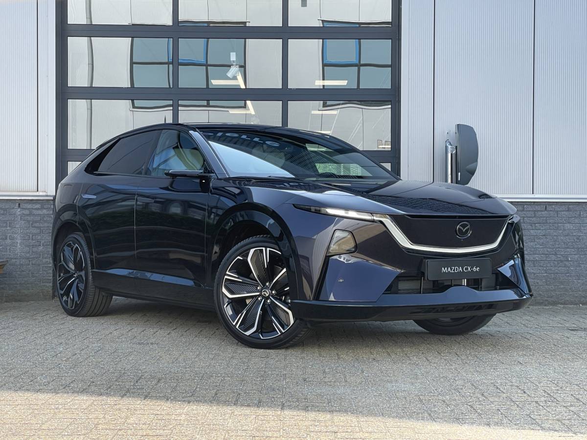 Mazda CX-6e Mazda CX-6e Takumi Plus 78 kWh | DIGITALE SPIEGELS | PANO DAK | STOEL + STUURVERWARMING | GRATIS TREKHAAK! T.W.V. € 1695,-
