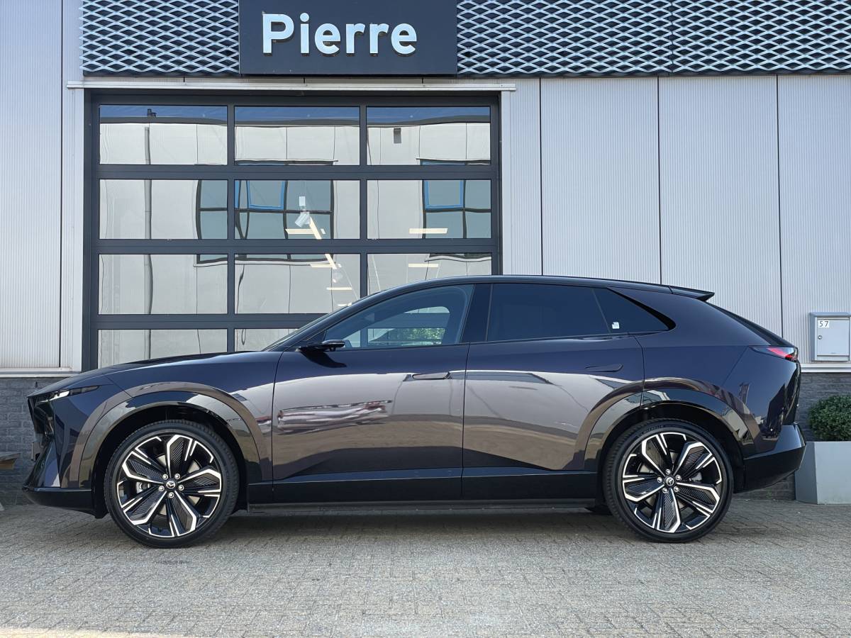 Mazda CX-6e Mazda CX-6e Takumi Plus 78 kWh | DIGITALE SPIEGELS | PANO DAK | STOEL + STUURVERWARMING | GRATIS TREKHAAK! T.W.V. € 1695,-