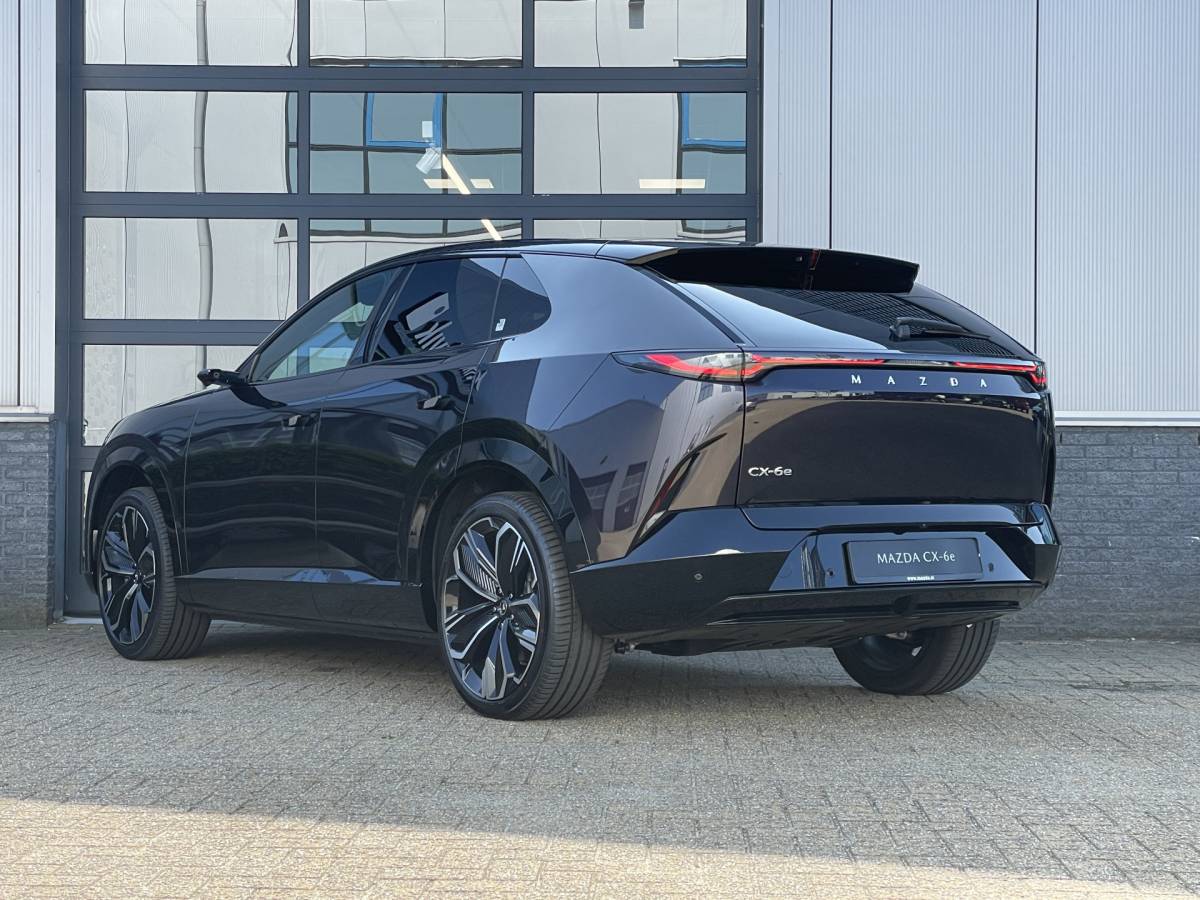 Mazda CX-6e Mazda CX-6e Takumi Plus 78 kWh | DIGITALE SPIEGELS | PANO DAK | STOEL + STUURVERWARMING | GRATIS TREKHAAK! T.W.V. € 1695,-