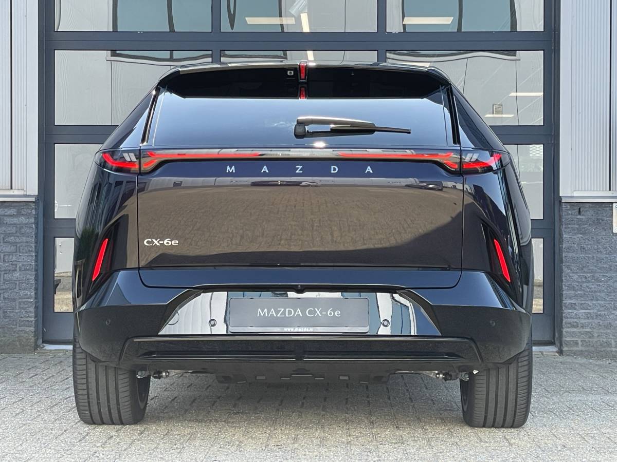 Mazda CX-6e Mazda CX-6e Takumi Plus 78 kWh | DIGITALE SPIEGELS | PANO DAK | STOEL + STUURVERWARMING | GRATIS TREKHAAK! T.W.V. € 1695,-