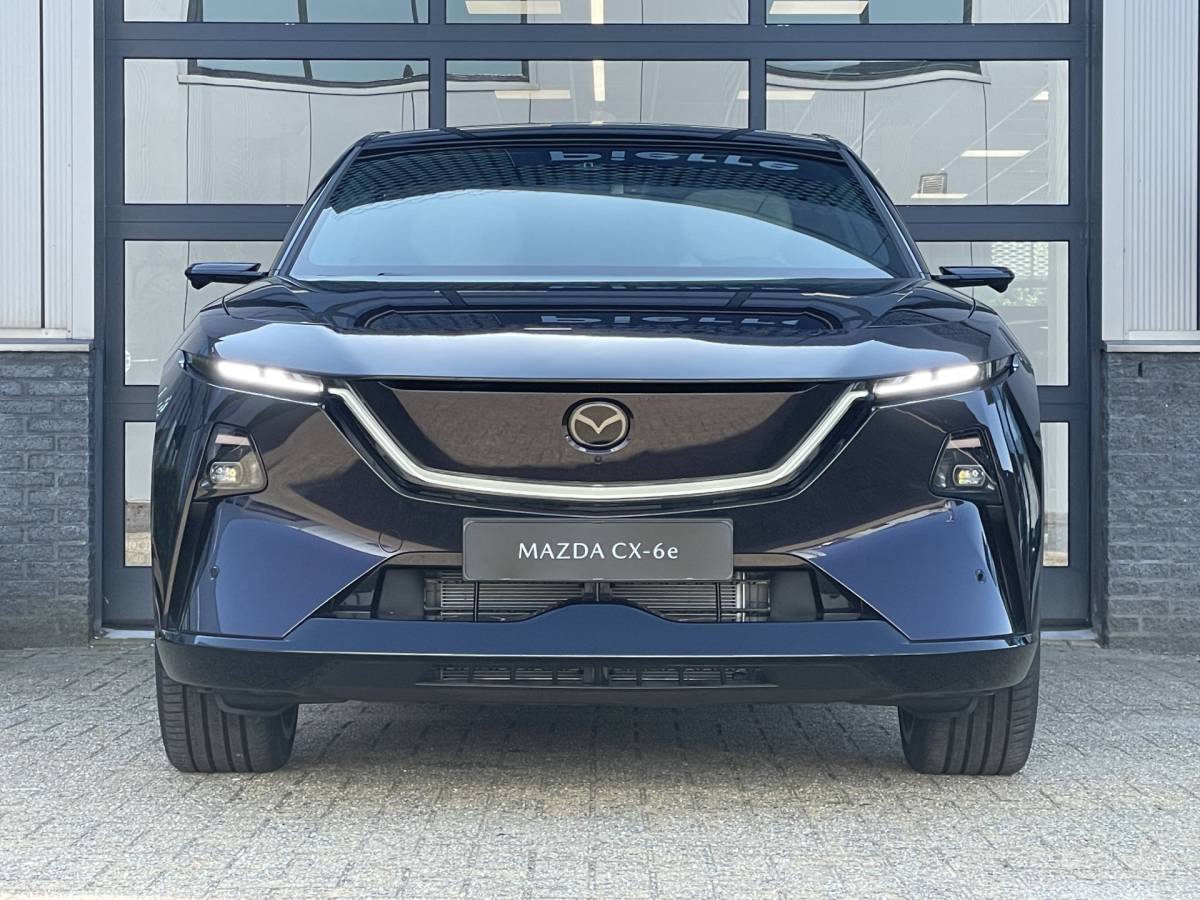 Mazda CX-6e Mazda CX-6e Takumi Plus 78 kWh | DIGITALE SPIEGELS | PANO DAK | STOEL + STUURVERWARMING | GRATIS TREKHAAK! T.W.V. € 1695,-