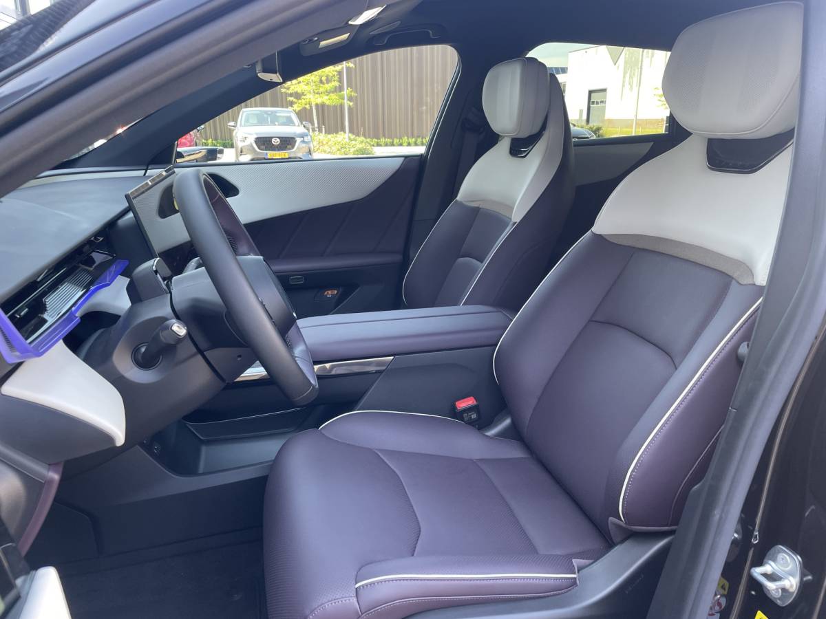Mazda CX-6e Mazda CX-6e Takumi Plus 78 kWh | DIGITALE SPIEGELS | PANO DAK | STOEL + STUURVERWARMING | GRATIS TREKHAAK! T.W.V. € 1695,-