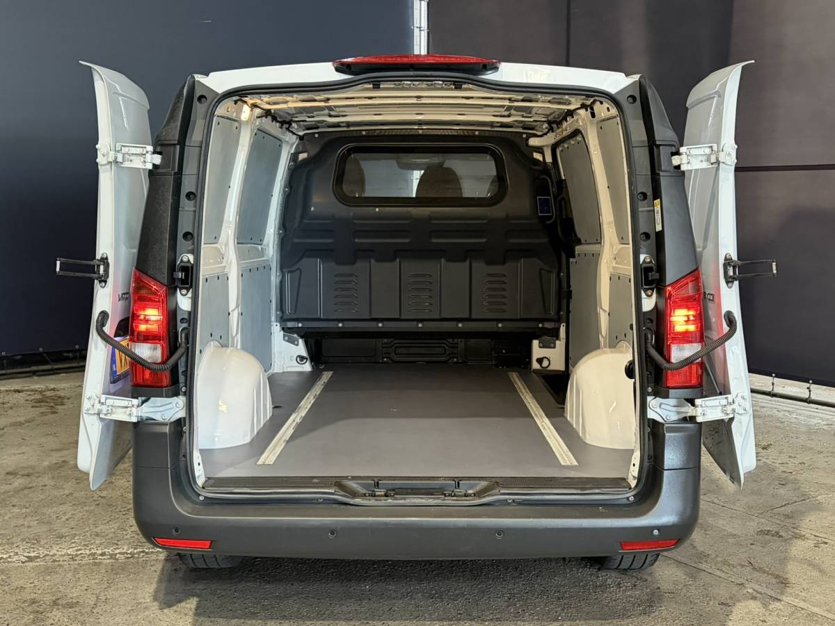 Mercedes-Benz Vito Mercedes-Benz Vito 119 CDI 190pk Automaat 4×4 L2H1 Euro6 Airco | Camera | Apple Carplay | Cruisecontrol Android Auto, Parkeersensoren, Stoelverwarming, Bijrijdersbank