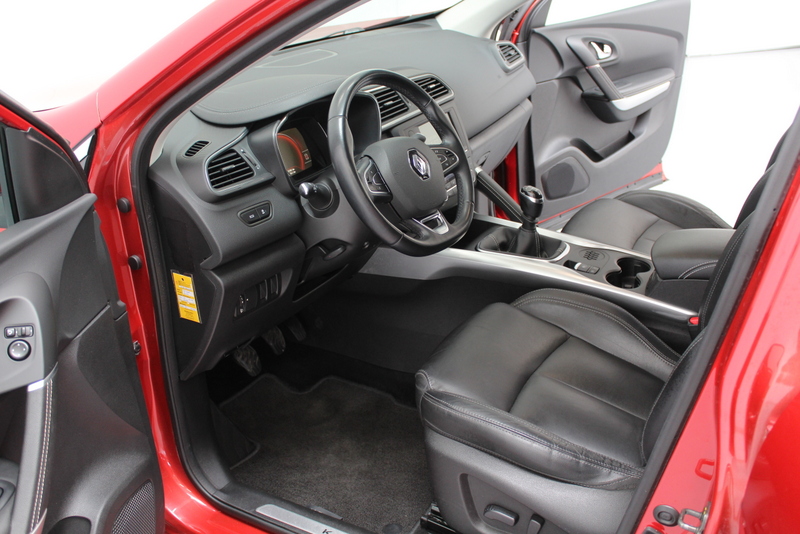 Renault Kadjar Renault Kadjar 1.2 TCe Intens 131PK, RIJKLAAR | LEER | STOELVERWARMING | NAVIGATIE | CLIMATE CONTROLE | TREKHAAK