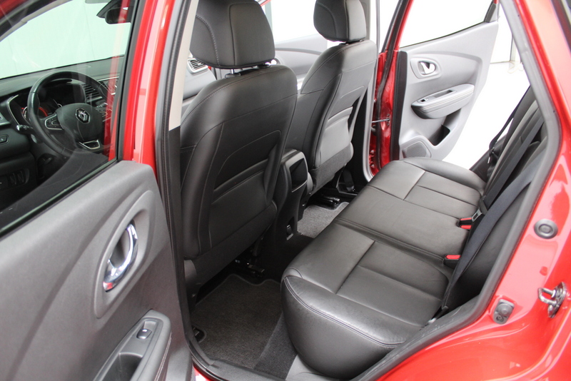 Renault Kadjar Renault Kadjar 1.2 TCe Intens 131PK, RIJKLAAR | LEER | STOELVERWARMING | NAVIGATIE | CLIMATE CONTROLE | TREKHAAK
