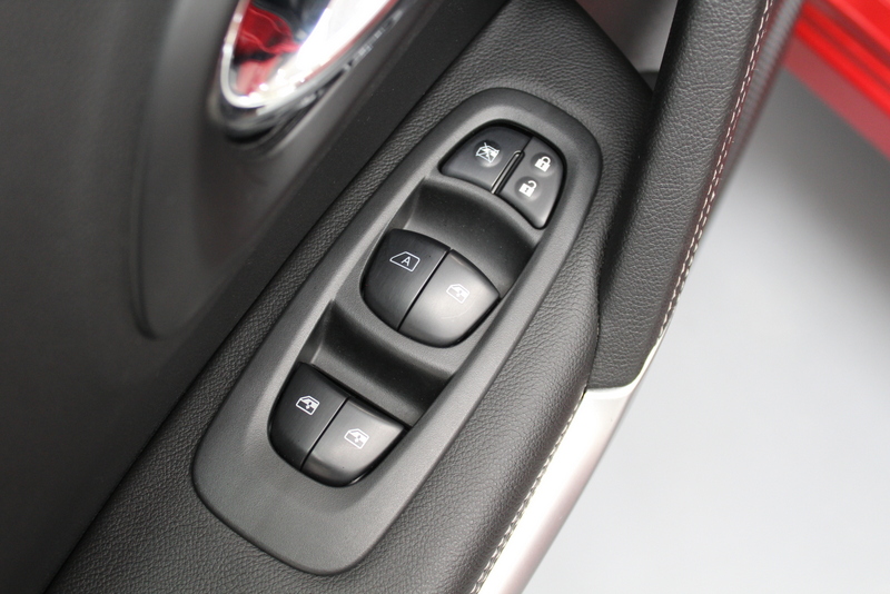 Renault Kadjar Renault Kadjar 1.2 TCe Intens 131PK, RIJKLAAR | LEER | STOELVERWARMING | NAVIGATIE | CLIMATE CONTROLE | TREKHAAK