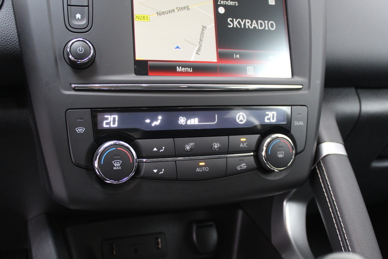 Renault Kadjar Renault Kadjar 1.2 TCe Intens 131PK, RIJKLAAR | LEER | STOELVERWARMING | NAVIGATIE | CLIMATE CONTROLE | TREKHAAK