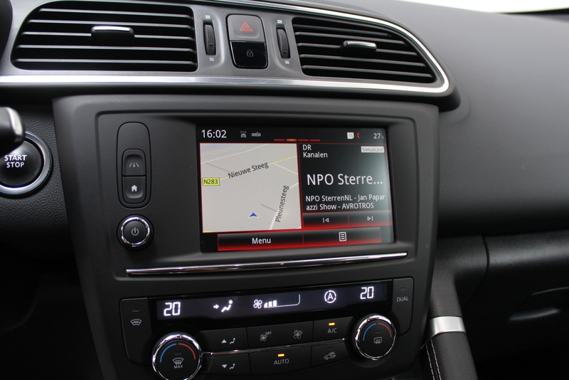 Renault Kadjar Renault Kadjar 1.2 TCe Intens 131PK, RIJKLAAR | LEER | STOELVERWARMING | NAVIGATIE | CLIMATE CONTROLE | TREKHAAK