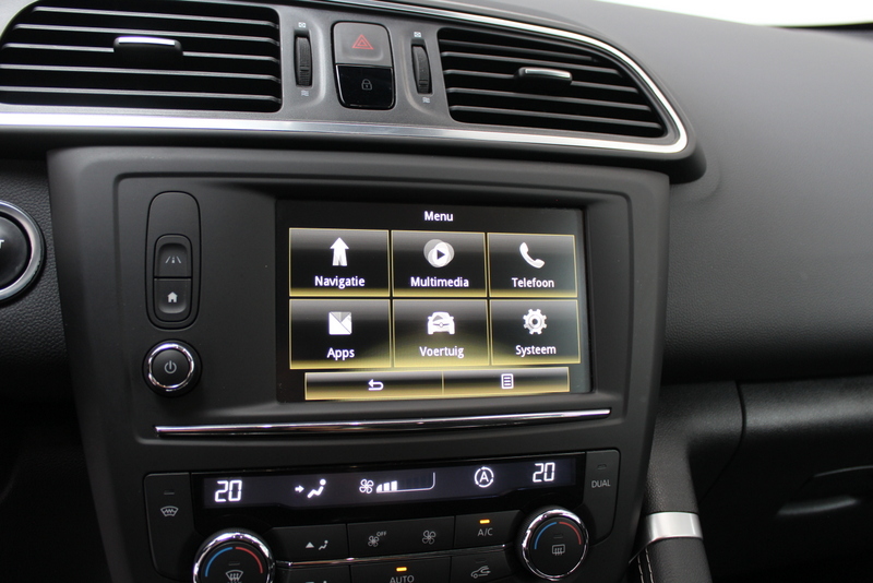Renault Kadjar Renault Kadjar 1.2 TCe Intens 131PK, RIJKLAAR | LEER | STOELVERWARMING | NAVIGATIE | CLIMATE CONTROLE | TREKHAAK