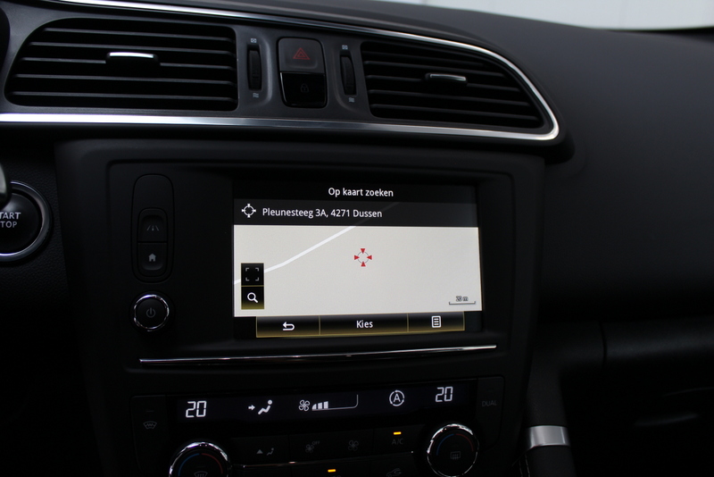 Renault Kadjar Renault Kadjar 1.2 TCe Intens 131PK, RIJKLAAR | LEER | STOELVERWARMING | NAVIGATIE | CLIMATE CONTROLE | TREKHAAK