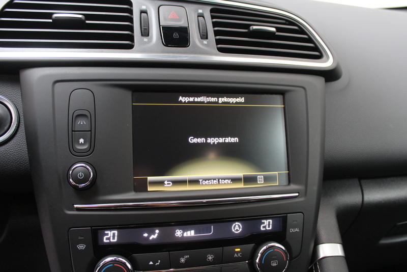 Renault Kadjar Renault Kadjar 1.2 TCe Intens 131PK, RIJKLAAR | LEER | STOELVERWARMING | NAVIGATIE | CLIMATE CONTROLE | TREKHAAK
