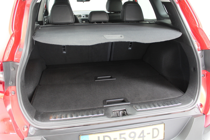Renault Kadjar Renault Kadjar 1.2 TCe Intens 131PK, RIJKLAAR | LEER | STOELVERWARMING | NAVIGATIE | CLIMATE CONTROLE | TREKHAAK