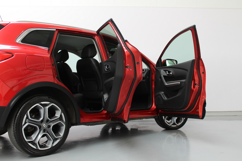 Renault Kadjar Renault Kadjar 1.2 TCe Intens 131PK, RIJKLAAR | LEER | STOELVERWARMING | NAVIGATIE | CLIMATE CONTROLE | TREKHAAK