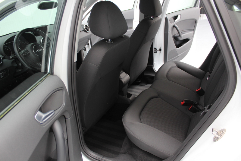 Audi A1 Sportback Audi A1 Sportback 1.0 TFSI Sport 96PK, RIJKLAAR | AIRCO | CRUISE CONTROLE | NAVIGATIE | PARKEERSENSOREN | BLUETOOTH