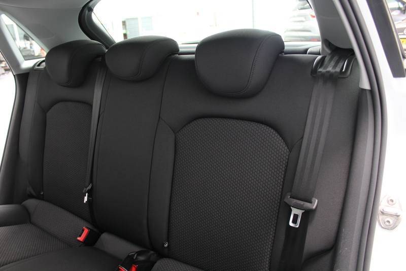 Audi A1 Sportback Audi A1 Sportback 1.0 TFSI Sport 96PK, RIJKLAAR | AIRCO | CRUISE CONTROLE | NAVIGATIE | PARKEERSENSOREN | BLUETOOTH