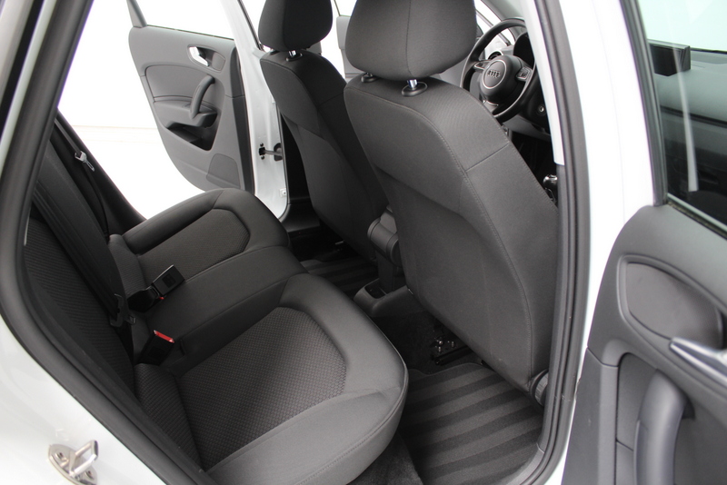 Audi A1 Sportback Audi A1 Sportback 1.0 TFSI Sport 96PK, RIJKLAAR | AIRCO | CRUISE CONTROLE | NAVIGATIE | PARKEERSENSOREN | BLUETOOTH