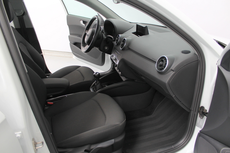 Audi A1 Sportback Audi A1 Sportback 1.0 TFSI Sport 96PK, RIJKLAAR | AIRCO | CRUISE CONTROLE | NAVIGATIE | PARKEERSENSOREN | BLUETOOTH