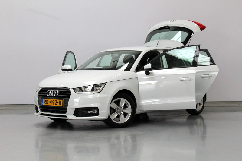 Audi A1 Sportback Audi A1 Sportback 1.0 TFSI Sport 96PK, RIJKLAAR | AIRCO | CRUISE CONTROLE | NAVIGATIE | PARKEERSENSOREN | BLUETOOTH