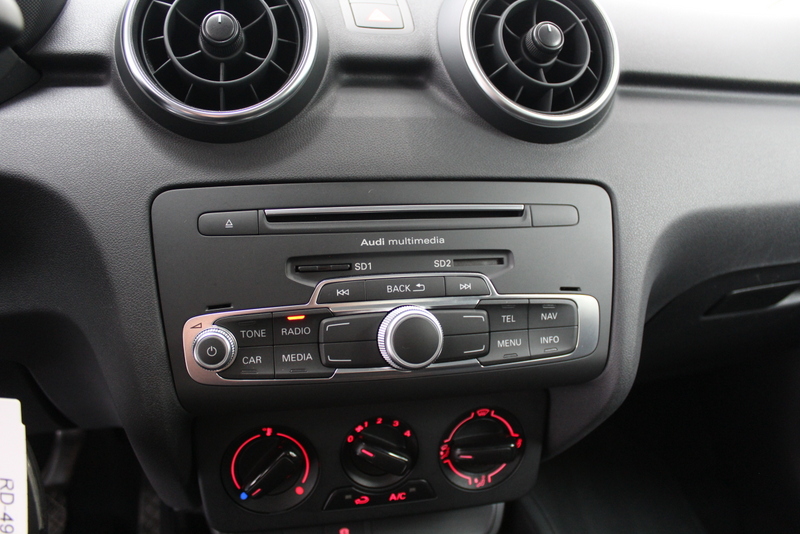 Audi A1 Sportback Audi A1 Sportback 1.0 TFSI Sport 96PK, RIJKLAAR | AIRCO | CRUISE CONTROLE | NAVIGATIE | PARKEERSENSOREN | BLUETOOTH