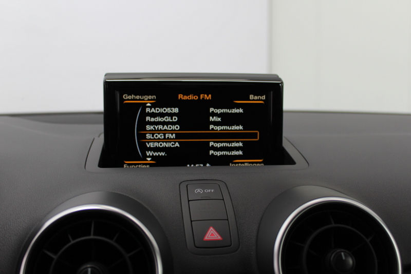Audi A1 Sportback Audi A1 Sportback 1.0 TFSI Sport 96PK, RIJKLAAR | AIRCO | CRUISE CONTROLE | NAVIGATIE | PARKEERSENSOREN | BLUETOOTH