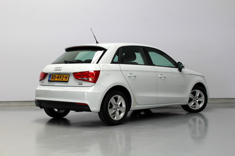 Audi A1 Sportback Audi A1 Sportback 1.0 TFSI Sport 96PK, RIJKLAAR | AIRCO | CRUISE CONTROLE | NAVIGATIE | PARKEERSENSOREN | BLUETOOTH