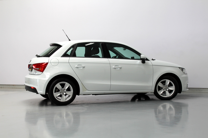 Audi A1 Sportback Audi A1 Sportback 1.0 TFSI Sport 96PK, RIJKLAAR | AIRCO | CRUISE CONTROLE | NAVIGATIE | PARKEERSENSOREN | BLUETOOTH